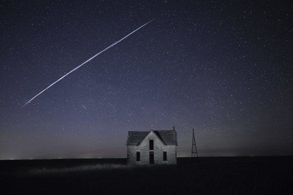 A string of SpaceX StarLink satellites passes over an old stone house near Florence, Kan. The train of lights was actually a series of relatively low-flying satellites launched by Elon Musk’s SpaceX as part of its Starlink internet service.