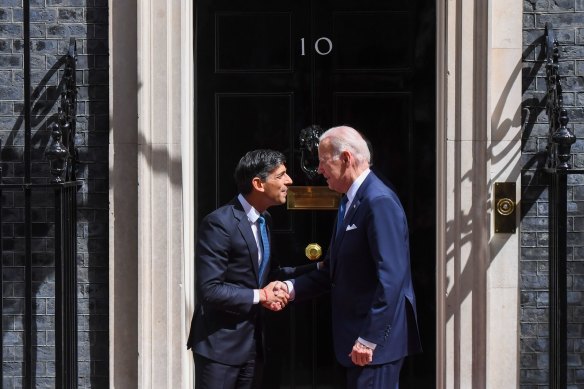UK prime minister Rishi Sunak greets US president Joe Biden on Monday to discuss the US’ decision to send cluster bombs to Ukraine.