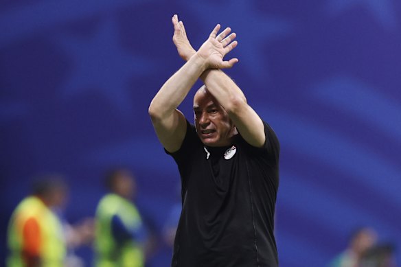 Hossam Hassan, do Egito, reagiu.