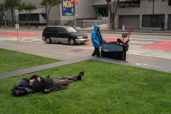 San Francisco cracked down on hot dog vendors and urged people living on the street to seek shelter as it raced to prepare for the APEC event.