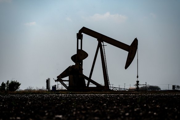  آلة ضخ النفط في كوربوس كريستي، تكساس.