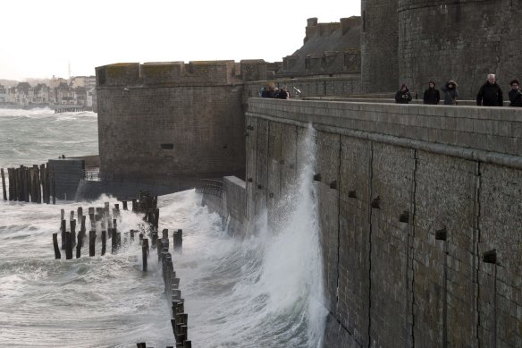 Big waves crash into the walls around Saint-Malo.