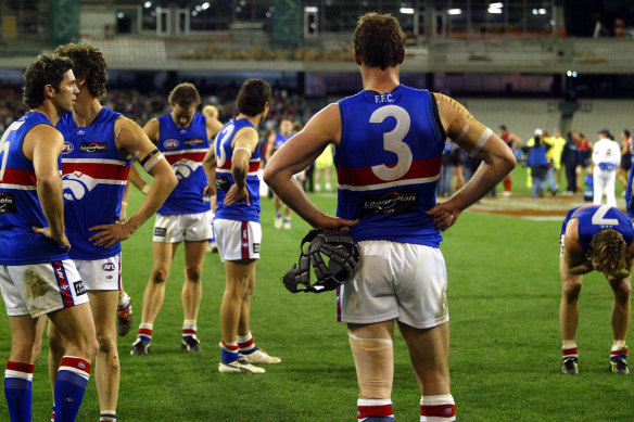 Dejected Bulldogs players after the narrow loss.
