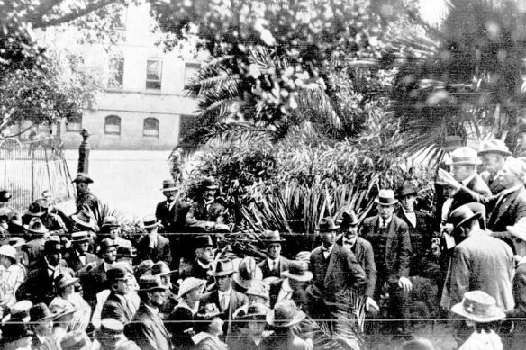 Around 200 people from interstate who were left stranded in Victoria after state borders were closed gathered at Melbourne's Treasury Gardens on February 4, 1919.
