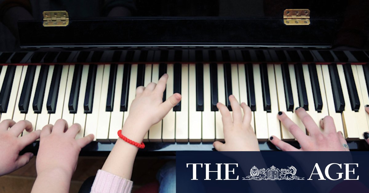 Robot thumb allows pianists to play with 11 fingers - Vimarsana News