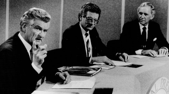 "The Great Debate" Mr. Hawke Make a point at the National Press Club tonight watched by Mr. Ken Randall (N.P. Club President and Chairman of the debate) and Mr. Peacock. November 26, 1984.