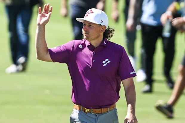 Cameron Smith thanks the crowd during LIV Golf Adelaide.