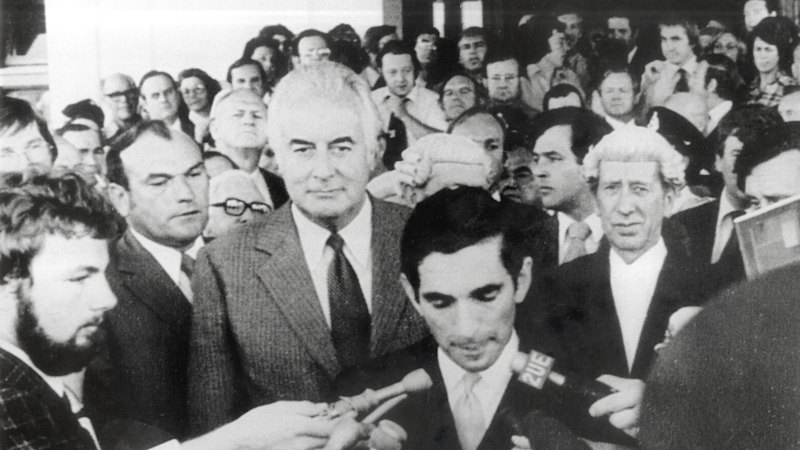 Albanese obeležil 50. obletnico odstavitve Whitlamove vlade kot partizanski zasedo