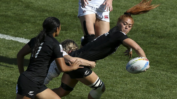 Niall Williams offloads during a sevens match between New Zealand and England in 2020. The pass looks remarkably similar to her brother Sonny’s trademark offload.