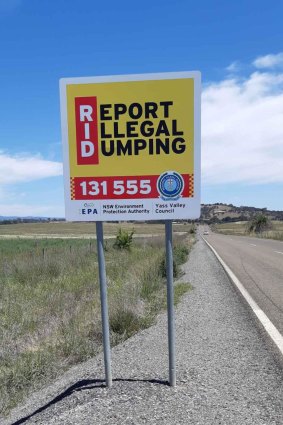 Illegal dumping sign on Wallaroo Rd, NSW