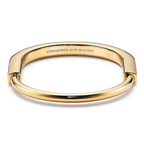 Burke says she not a “jewellery
person” but finds herself craving
this Tiffany “Lock” bracelet.