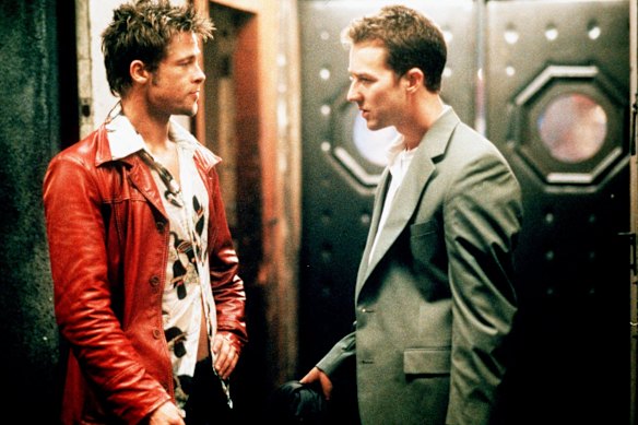 Brad Pitt e Edward Norton, discutindo sobre a primeira regra do Clube da Luta.