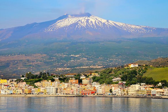 On which island would you find Mount Etna? 