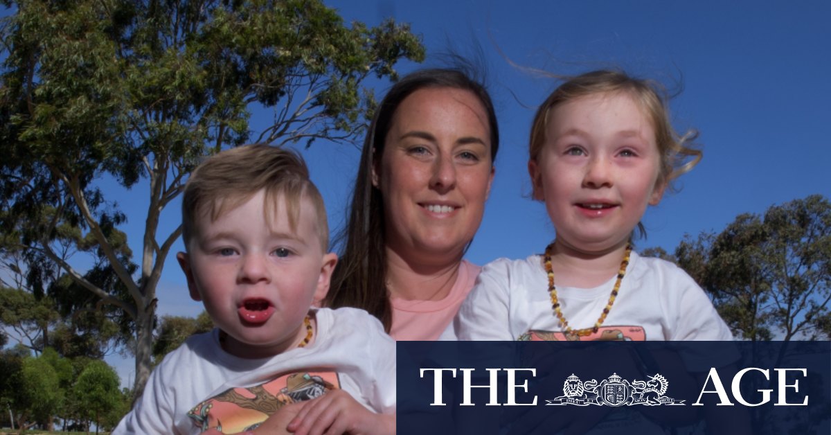 Coronavirus Victoria: Melburnians head for the beach after restrictions on travel lifted