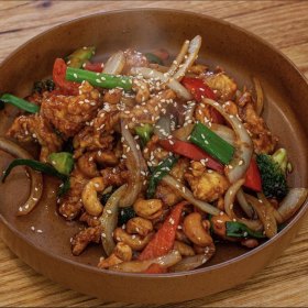 Garlicky stir-fried chicken with roasted cashews.