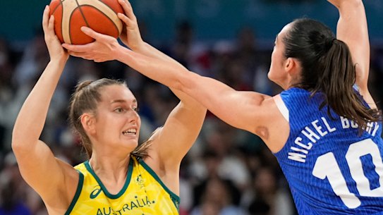 Isobel Borlase in the thick of it for the Opals.