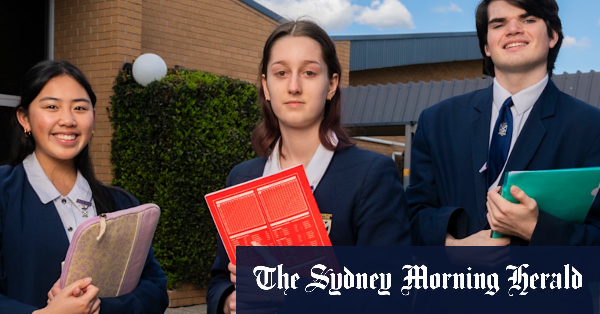 Unis' early entry offers for year 12 students spark new controversy - Vimarsana News
