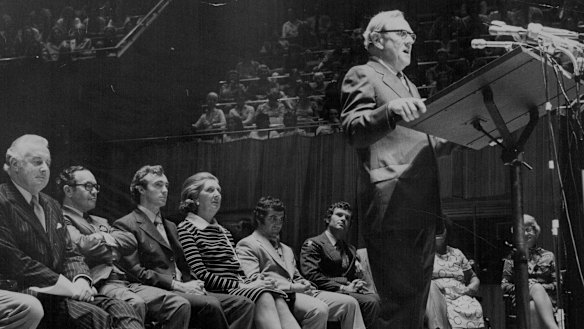 Patrick White speaking at the Opera House in support of Gough Whitlam in 1974.
