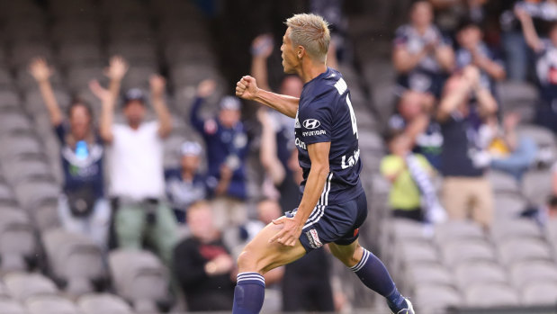 Keisuke Honda opens the scoring for Melbourne Victory.