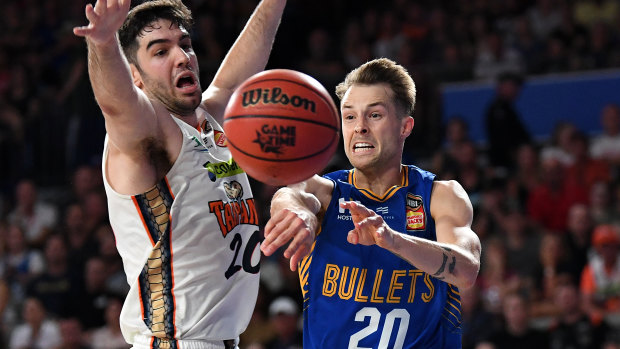 Nathan Sobey of the Bullets (right) is blocked by Fabijan Krslovic of the Taipans.