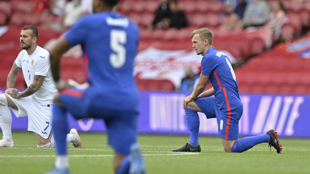 Fans booed: England’s and Romania’s players take a knee before the international friendly match in Middlesbrough.