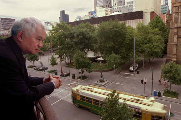 Councillor Lee surveys the intersection of Flinders Lane and Swanston Street in the CBD in 1997.