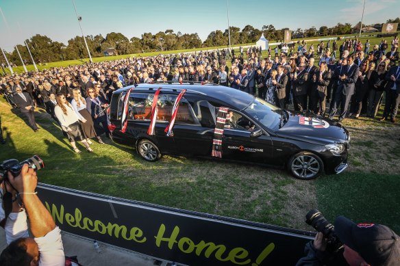 Fans pay tribute one last time as Danny Frawley's hearse does a lap of honour of Morabbin Oval.