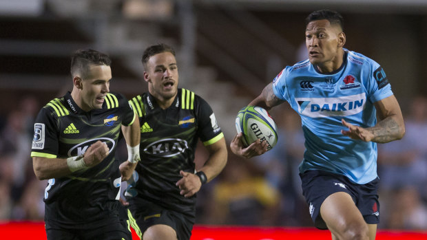 Exploiting space: Israel Folau finds clear air against the Hurricanes.