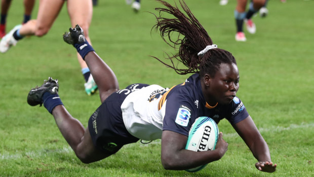 Biola Dawa scoring a try for the Brumbies.