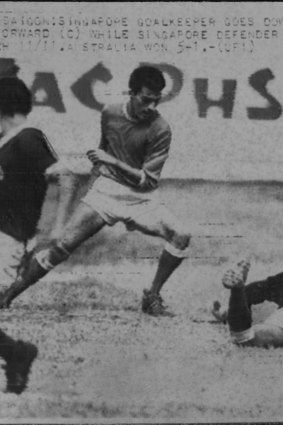 Socceroos' star: Newcastle' man Ray Baartz (centre) playing for the Socceroos against Singapore in 1967. (Photo by UPI).