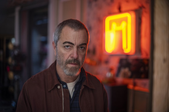 London police detective Danny Frater (James Nesbitt) makes a shocking discovery when he enters the antiseptic pathologist’s rooms to check on an unidentified body in Suspect.