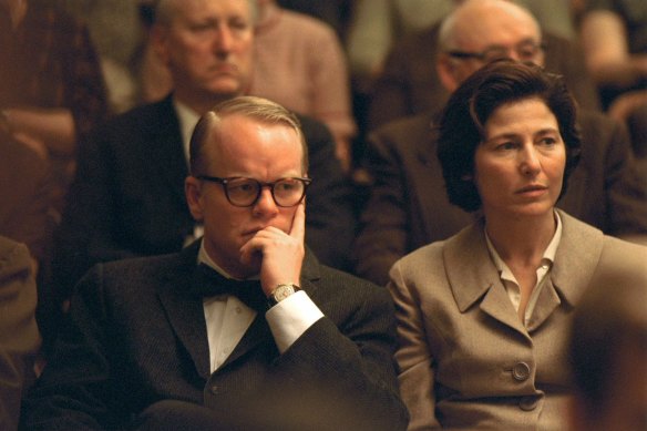 Philip Seymour Hoffman (left) and Catherine Keener in Capote.