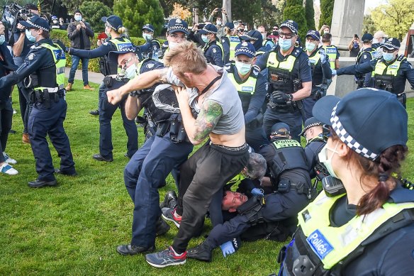 Protesters fighting with police when they were being arrested.