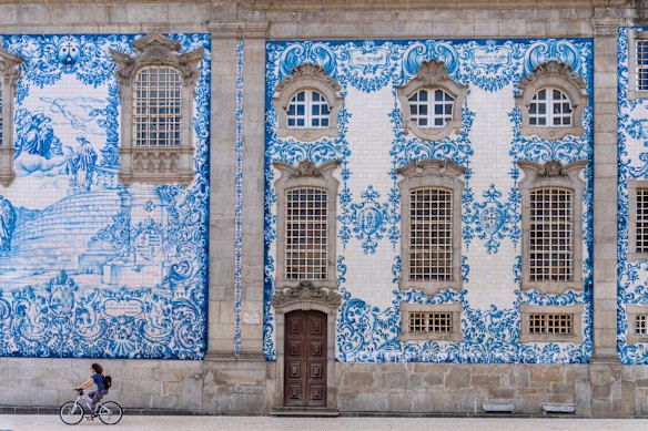 The Carmo Church in Porto, decorated with hand-painted tiles.