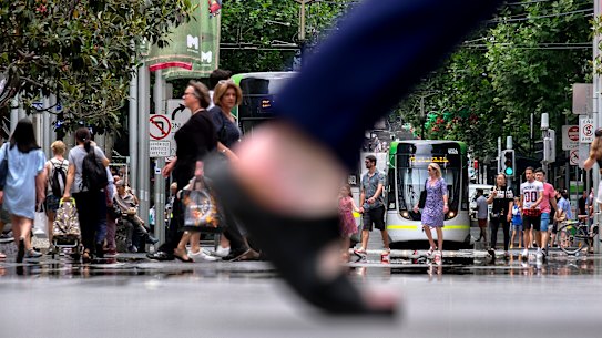 Shoppers shunned the nation's malls through July with no sign yet previous interest rate cuts have boosted consumer spending