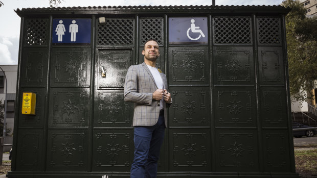 Mayoral hopeful pitches to make Melbourne flush with public toilets