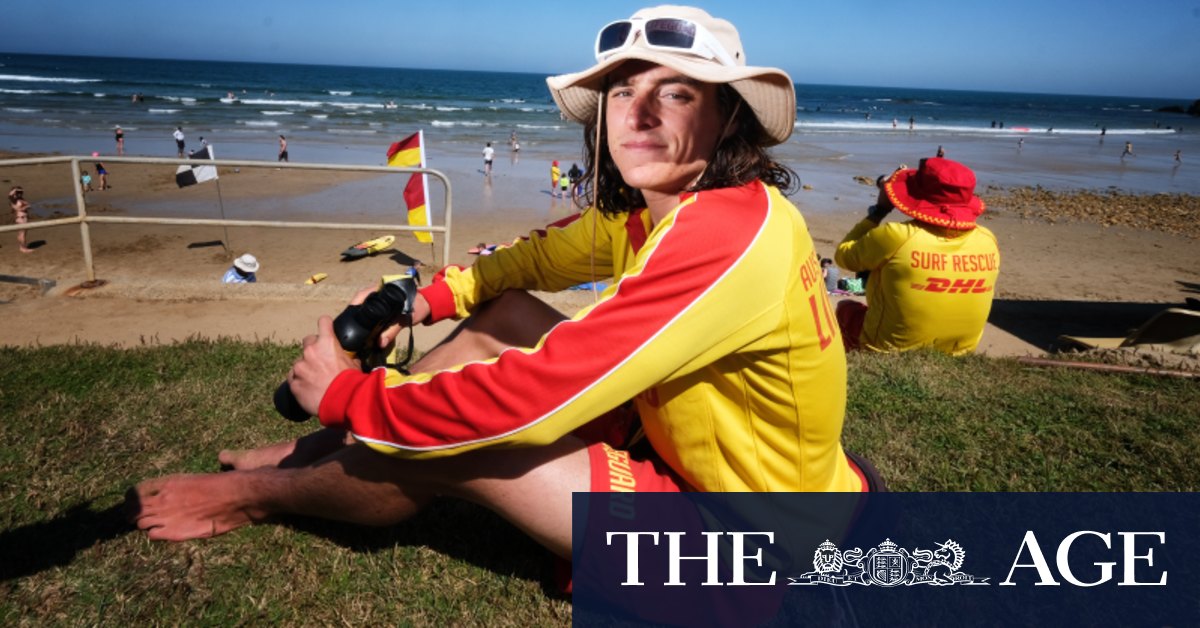Victorian floods push holidaymakers towards the coast, forcing lifeguards to prepare for busier beaches