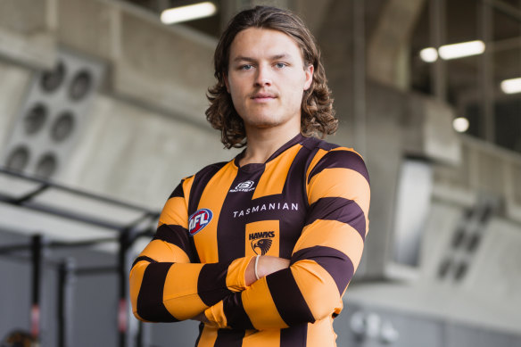 AFL Trades 2023: Hawthorn Hawks unveil Jack Ginnivan, jarring image for  Collingwood Magpies fans