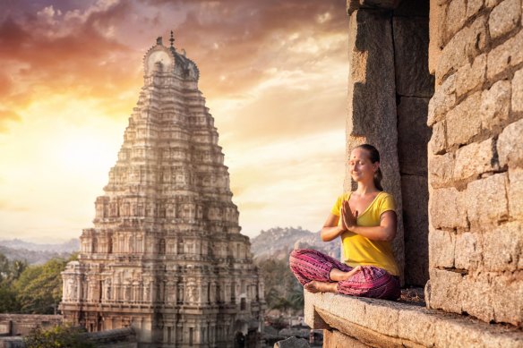 在Hampi Virupaksha庙,卡纳塔克邦,印度。