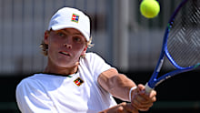 Cruz Hewitt advances to the semi-finals at the Wimbledon juniors.