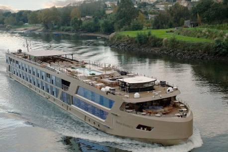 On the river in the cappuccino-coloured MS Estrela.
