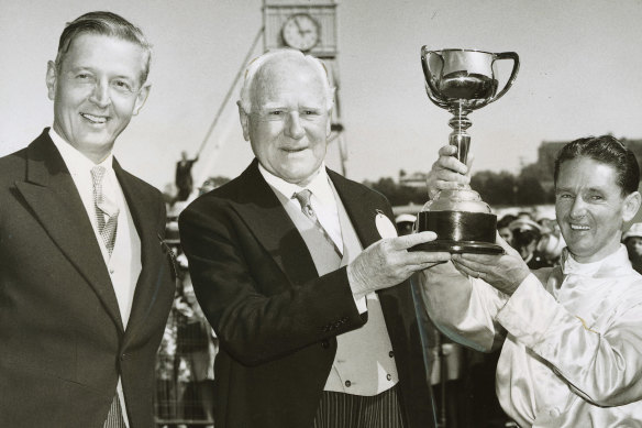 Presentation of the 1963 Melbourne Cup.  Left to right: Lord de Lisle, governor-general of Australia; Mr Malcolm Reid, owner of winning horse Gatum Gatum and Jim Johnson, jockey.