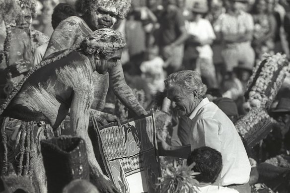 Northern Land Council chair Galarrwuy Yunupingu hands the Barunga Statement to then-prime minister Bob Hawke in 1988.
