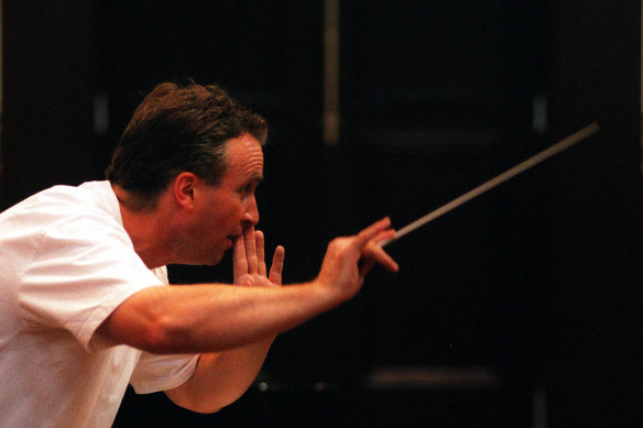Jonathan Grieves-Smith conducting the Melbourne Chorale. 