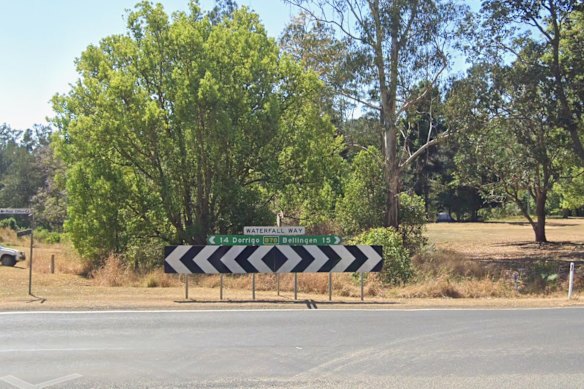 El camino de la cascada de Thora. La autopista es una ruta turística popular entre Armidale y Bellingen.