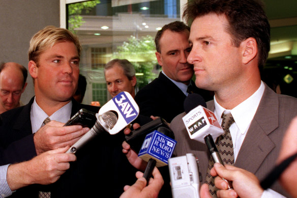 Mark Waugh and Shane Warne speak to the media during an inquiry into the Pakistani bribery allegations in 1999. 