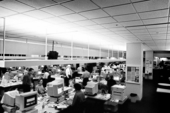 Michael Gawenda in the middle of The Age newsroom in 1999.