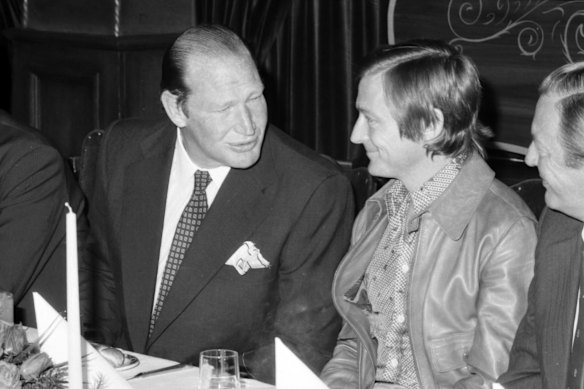 Kerry Packer talks to John Cornell at a press conference for the launch of World Series Cricket in 1977.