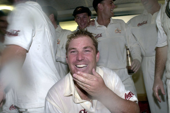 Shane Warne celebrates after passing Dennis Lillee’s Australian Test bowling record in Auckland, 2000.