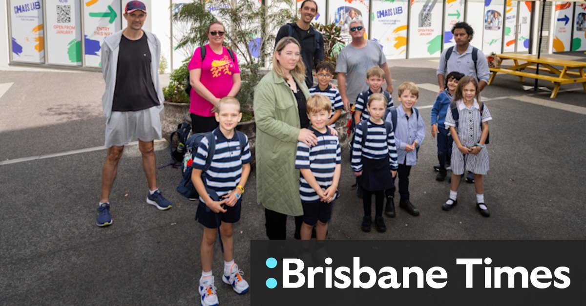 Docklands Primary School families fight plans to put students in shopping centre - Vimarsana News